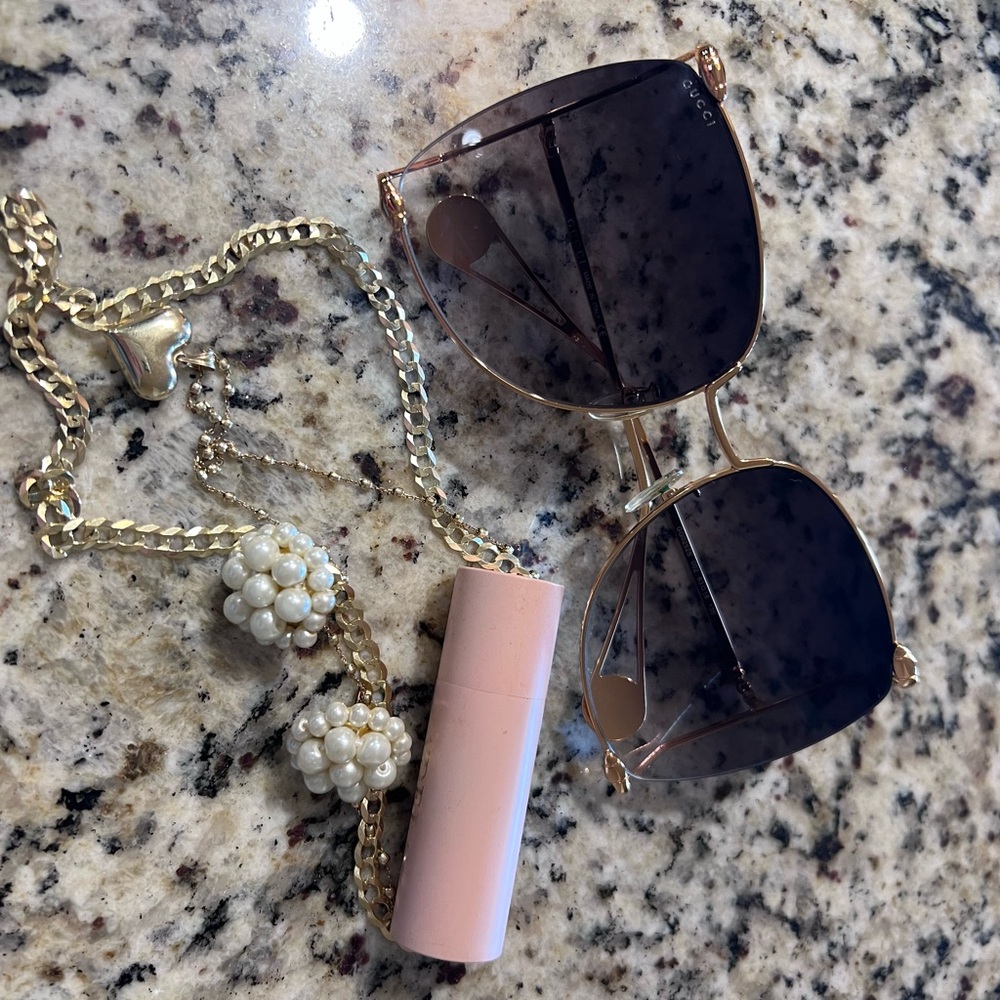 Gucci Women's Sunglasses with Gold Frame and Black Lenses